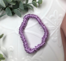 Load image into Gallery viewer, Luxury Mulberry Silk hair scrunchies - Pale Purple
