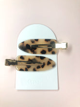 Load image into Gallery viewer, Creaseless Clip - Leopard
