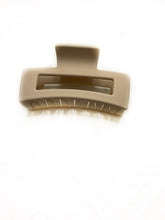 Load image into Gallery viewer, Stella Hair clip - Ivory Beige
