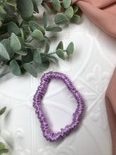 Load image into Gallery viewer, Luxury Mulberry Silk hair scrunchies - Pale Purple
